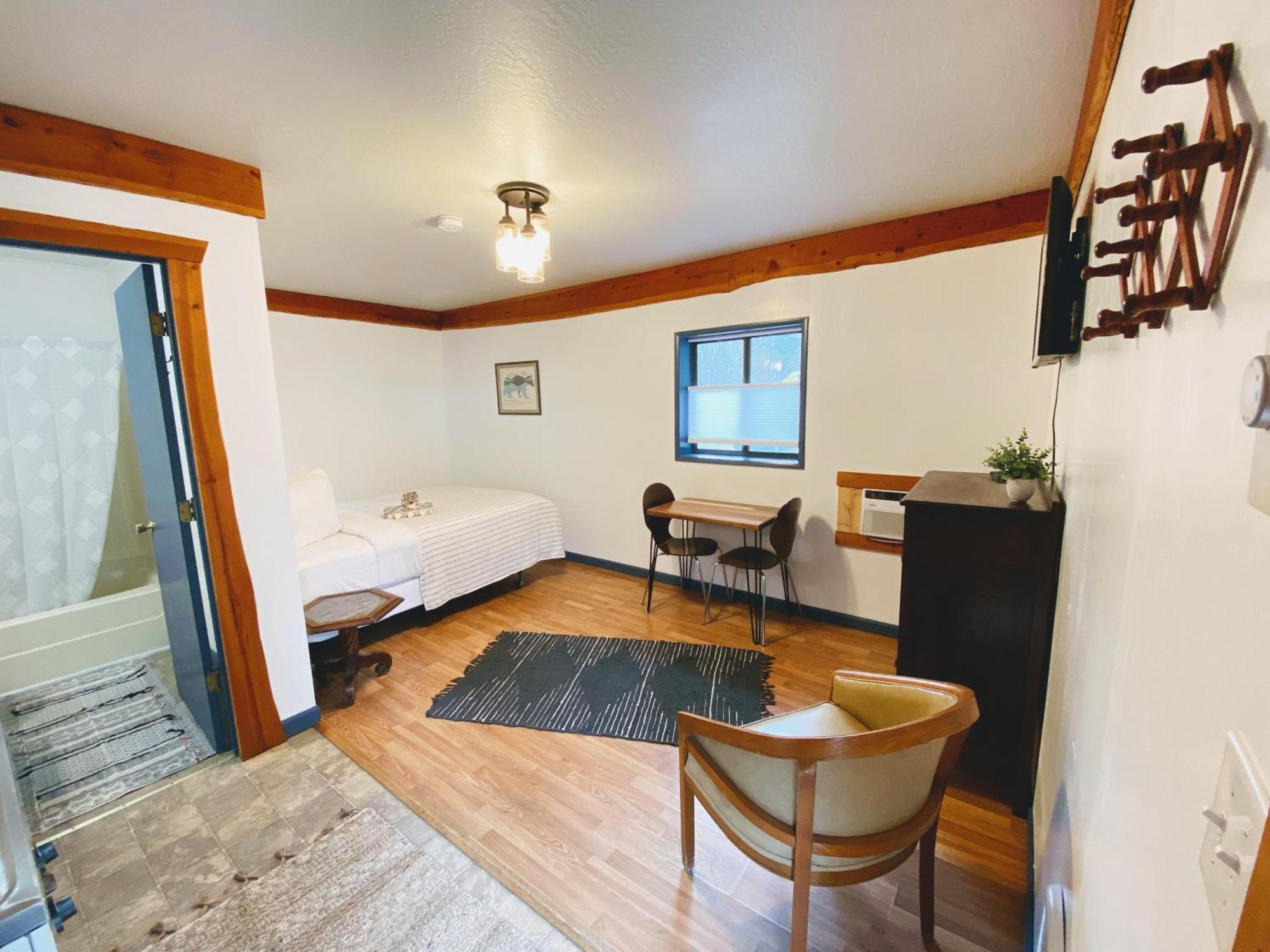 Flathead Lake Resort Woods Bay Exterior photo